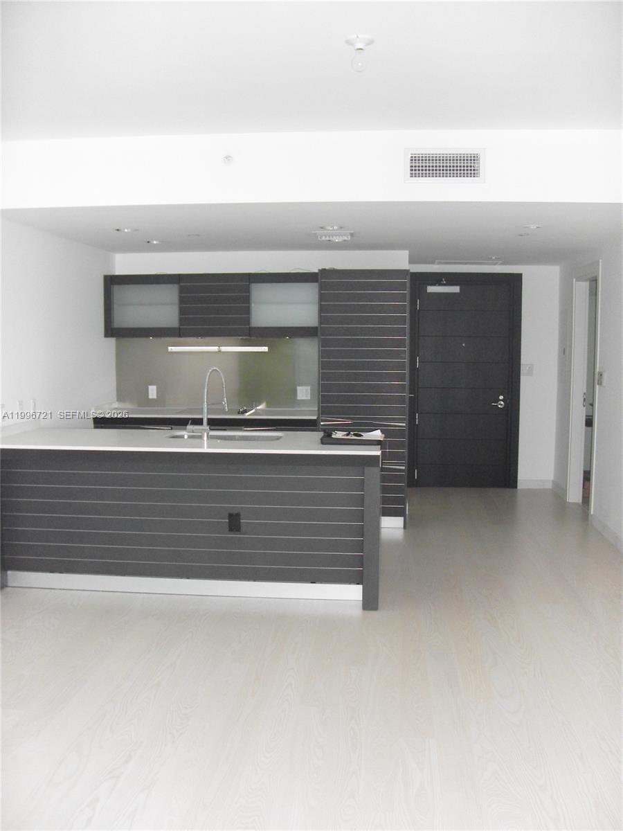 200 Biscayne Boulevard Way #3709, Miami FL 33131