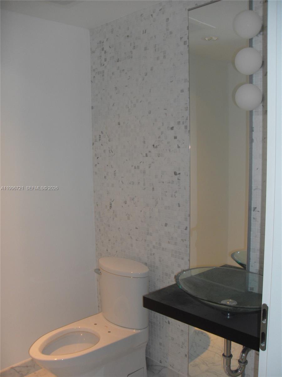 200 Biscayne Boulevard Way #3709, Miami FL 33131