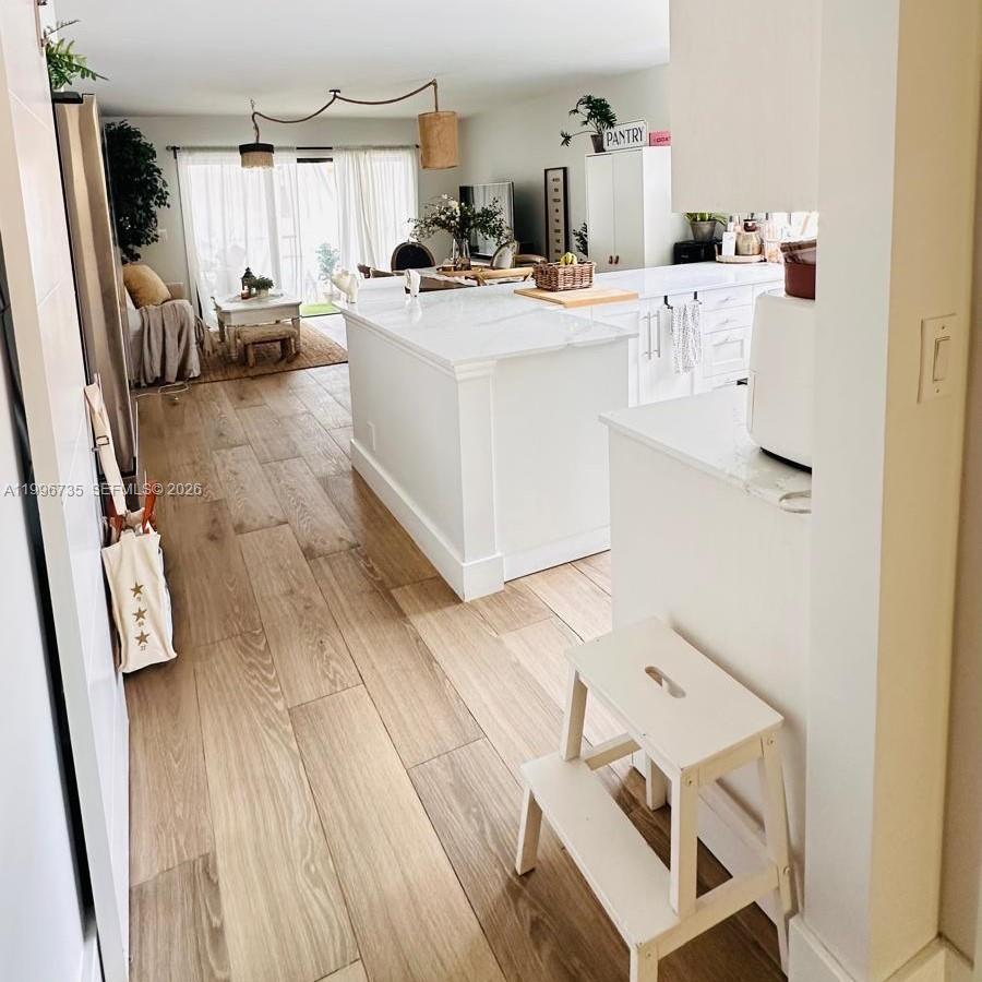 223 Lakeview Dr #204, Weston FL 33326