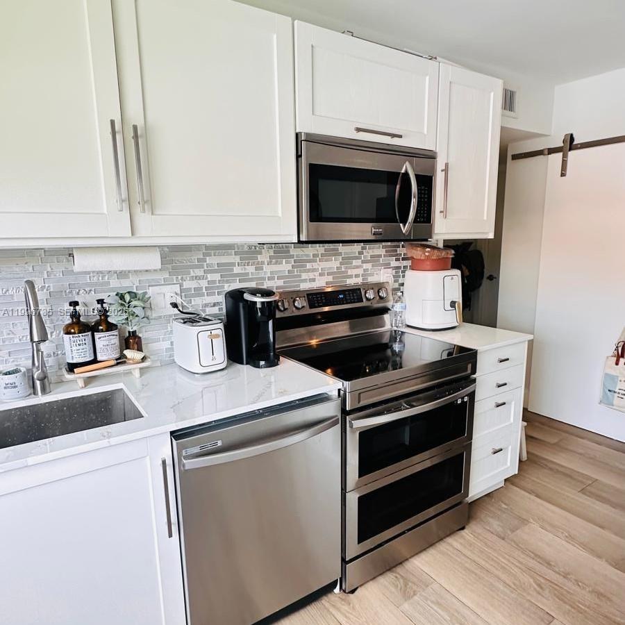 223 Lakeview Dr #204, Weston FL 33326