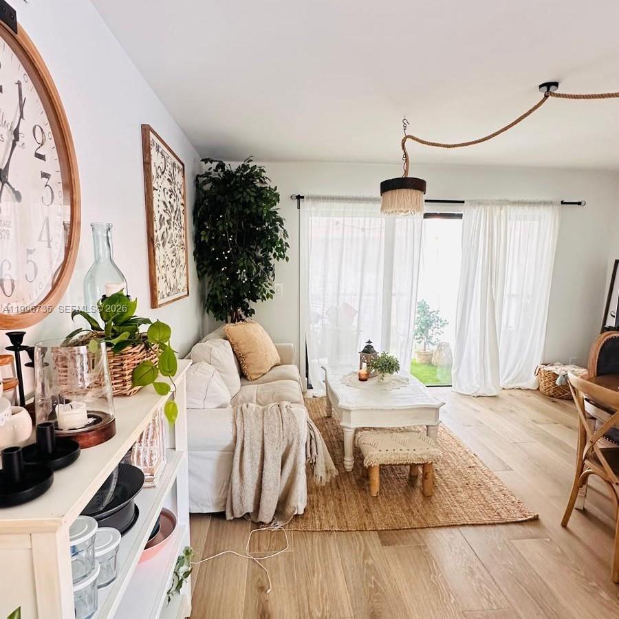 223 Lakeview Dr #204, Weston FL 33326