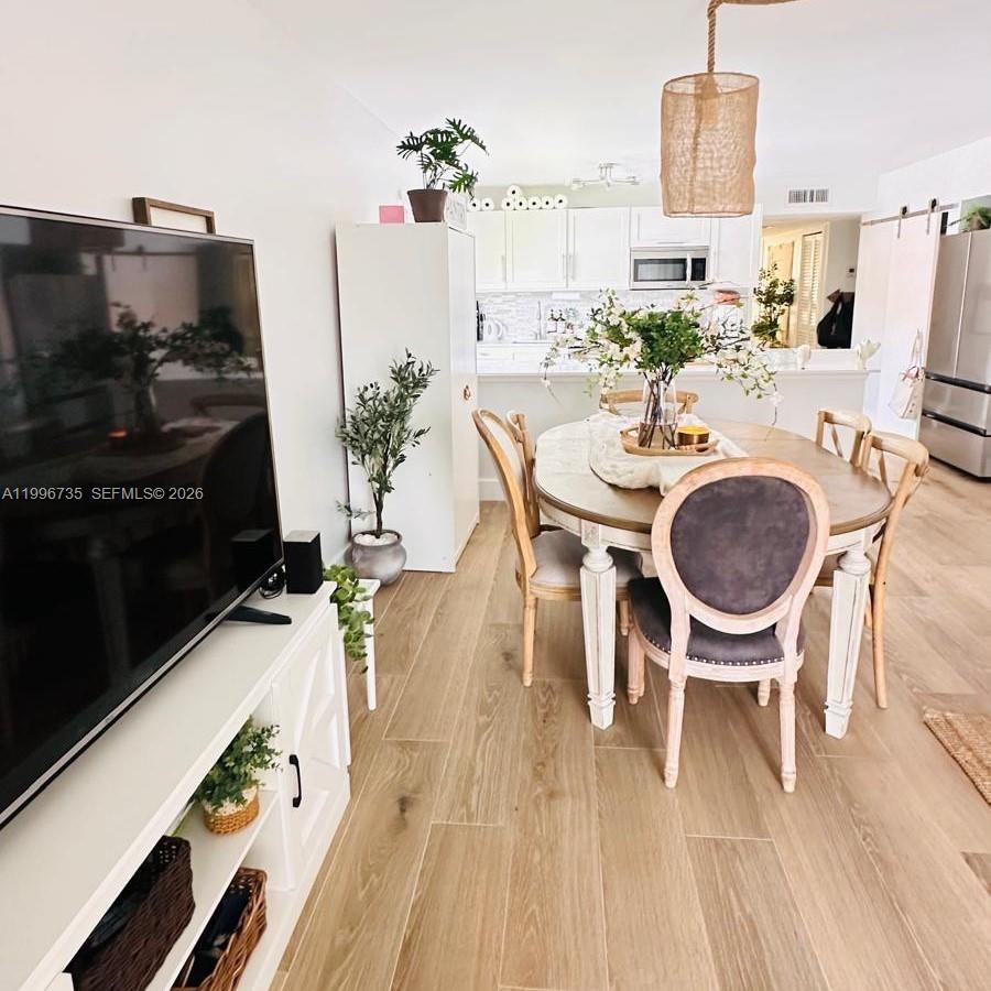 223 Lakeview Dr #204, Weston FL 33326