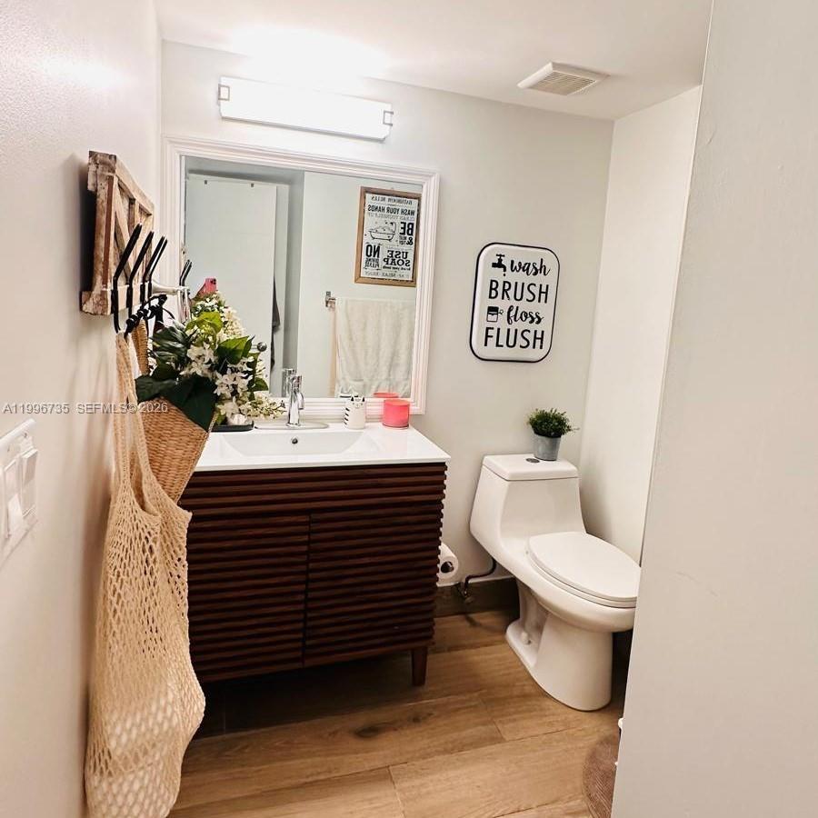 223 Lakeview Dr #204, Weston FL 33326