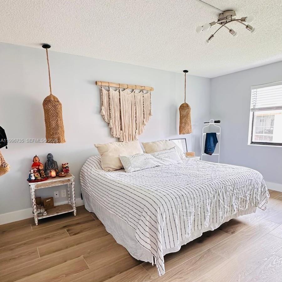 223 Lakeview Dr #204, Weston FL 33326