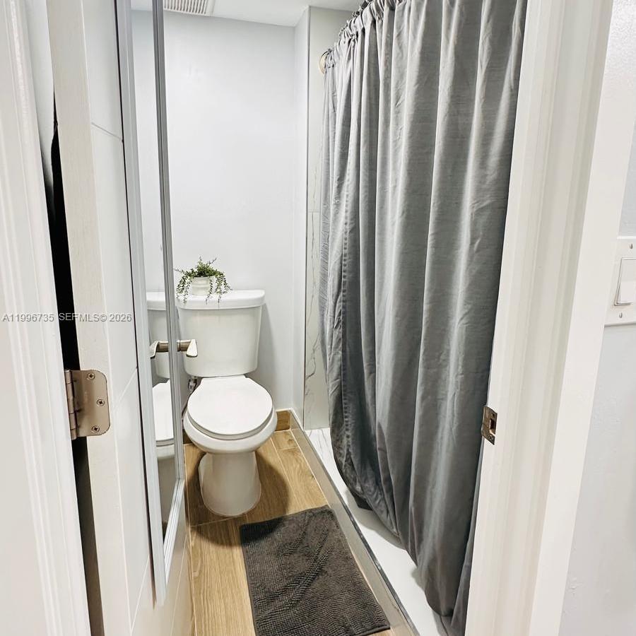 223 Lakeview Dr #204, Weston FL 33326