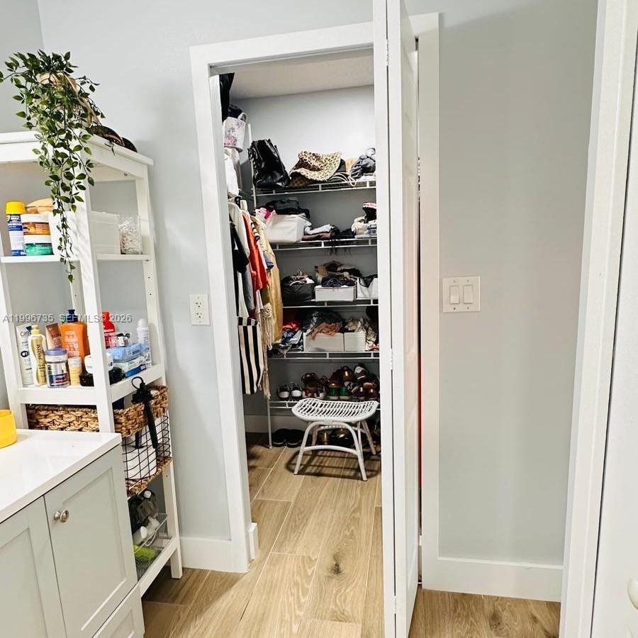 223 Lakeview Dr #204, Weston FL 33326