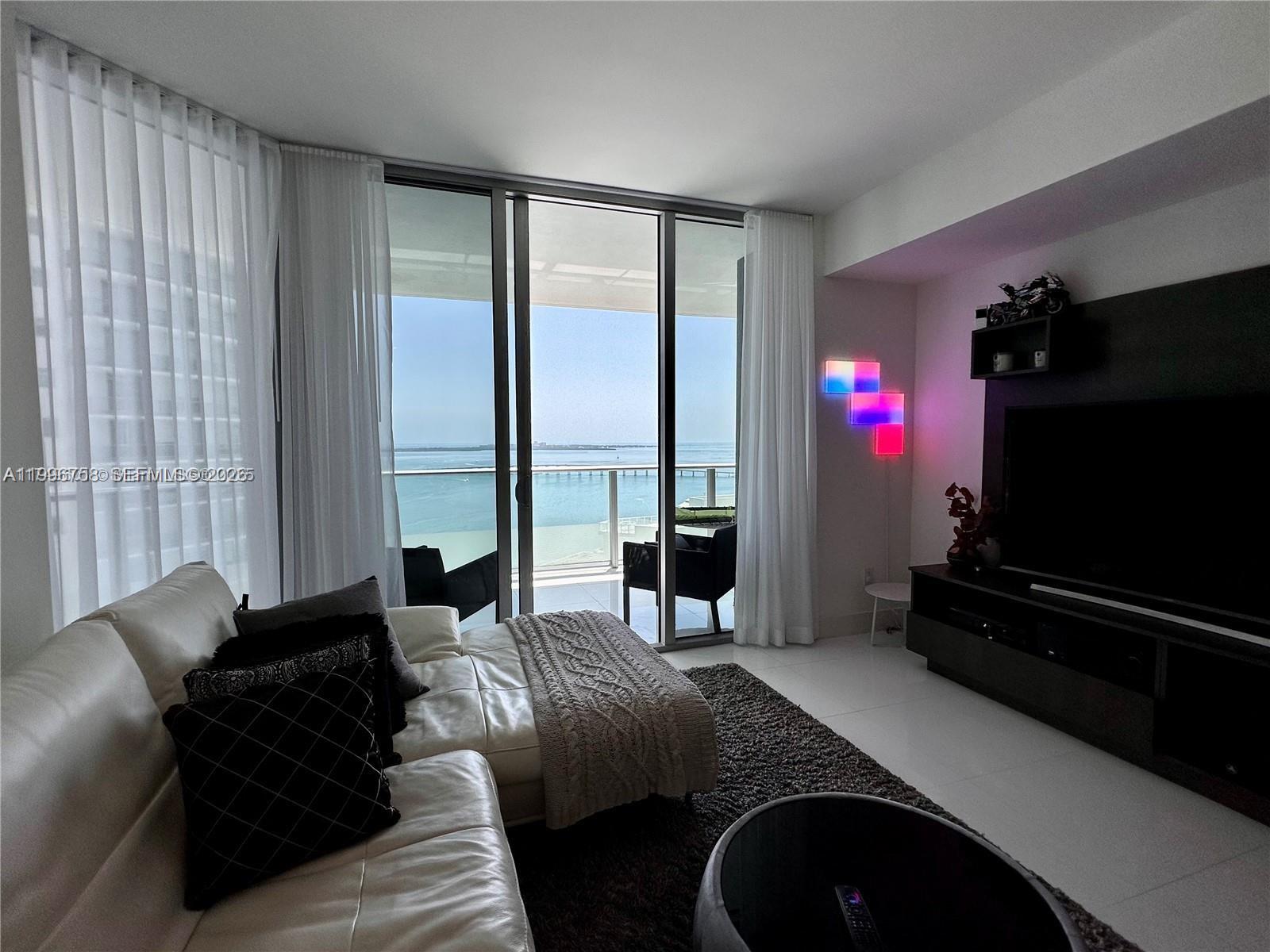 1300 Brickell Bay Dr #3206, Miami FL 33131
