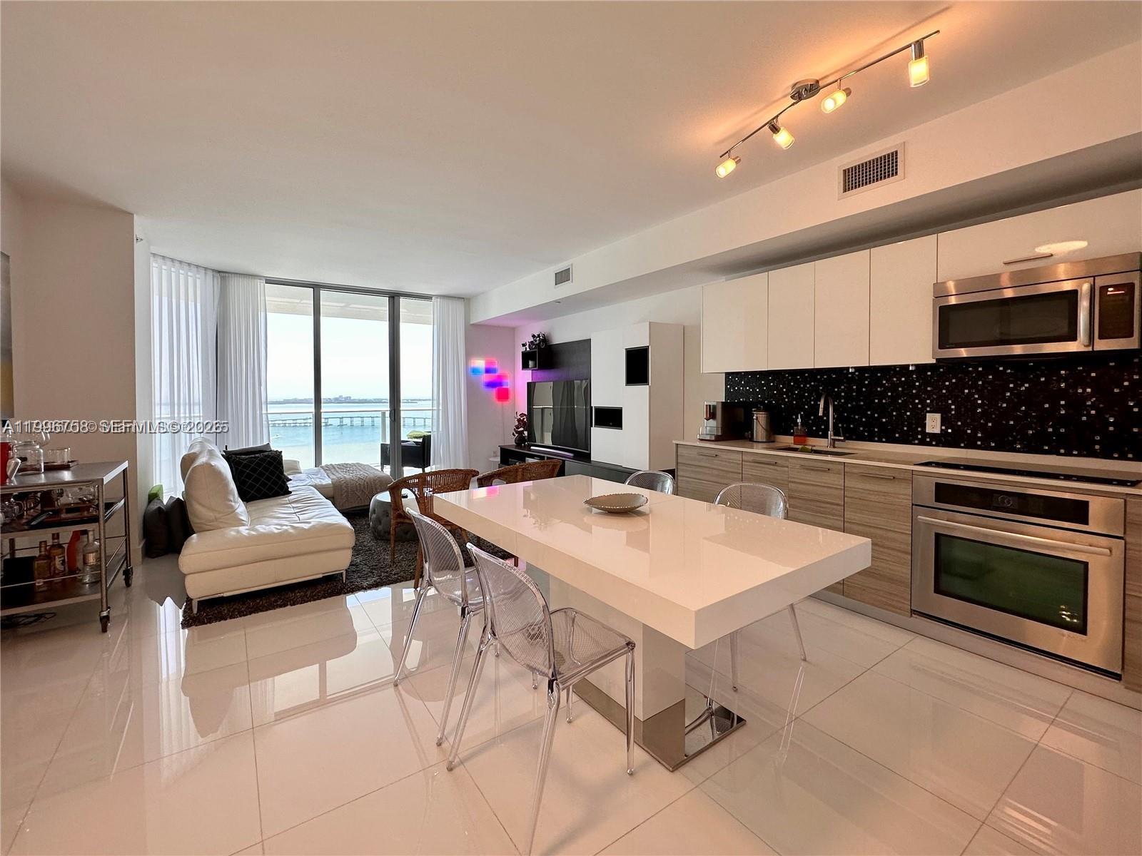 1300 Brickell Bay Dr #3206, Miami FL 33131