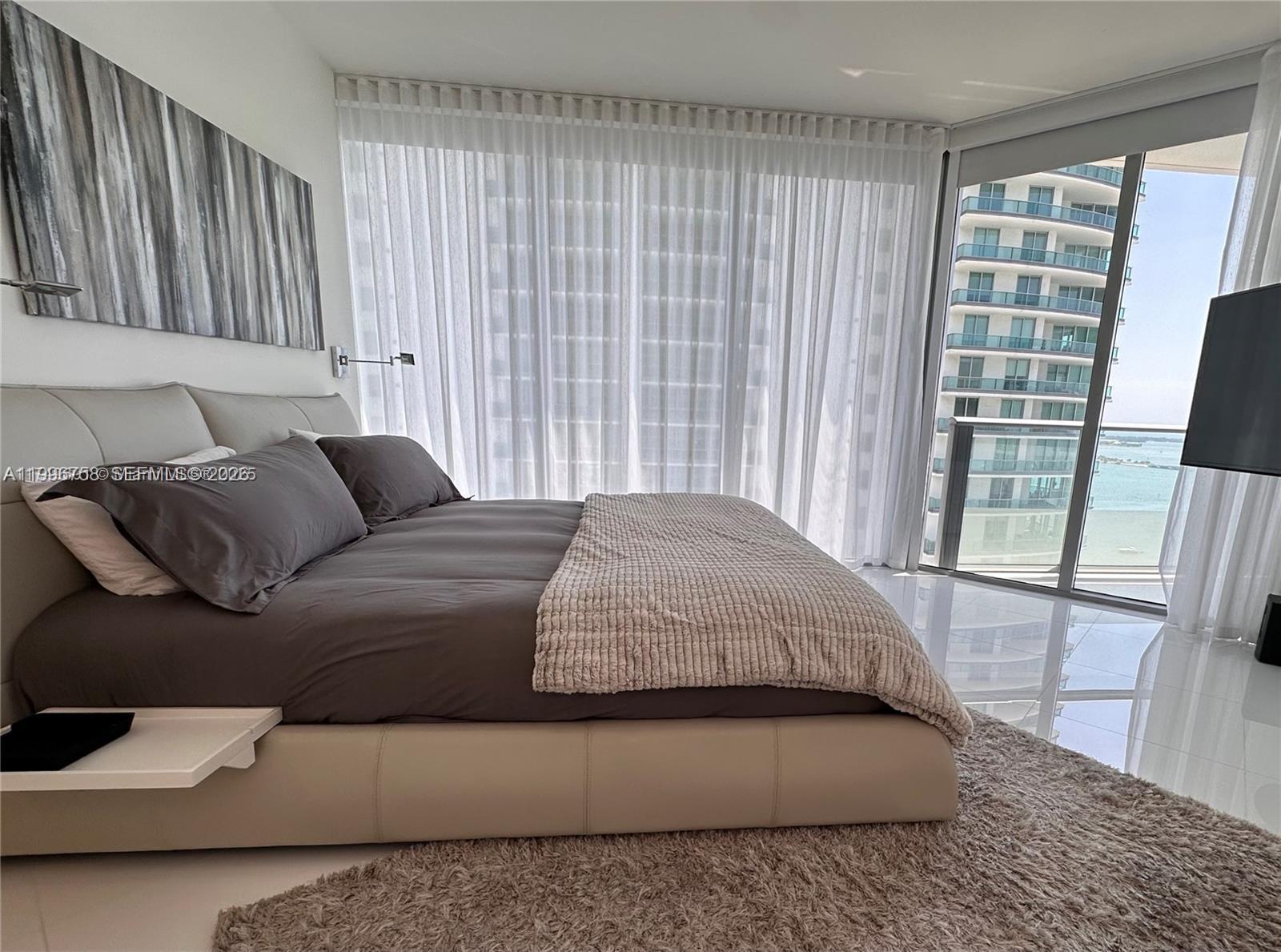 1300 Brickell Bay Dr #3206, Miami FL 33131