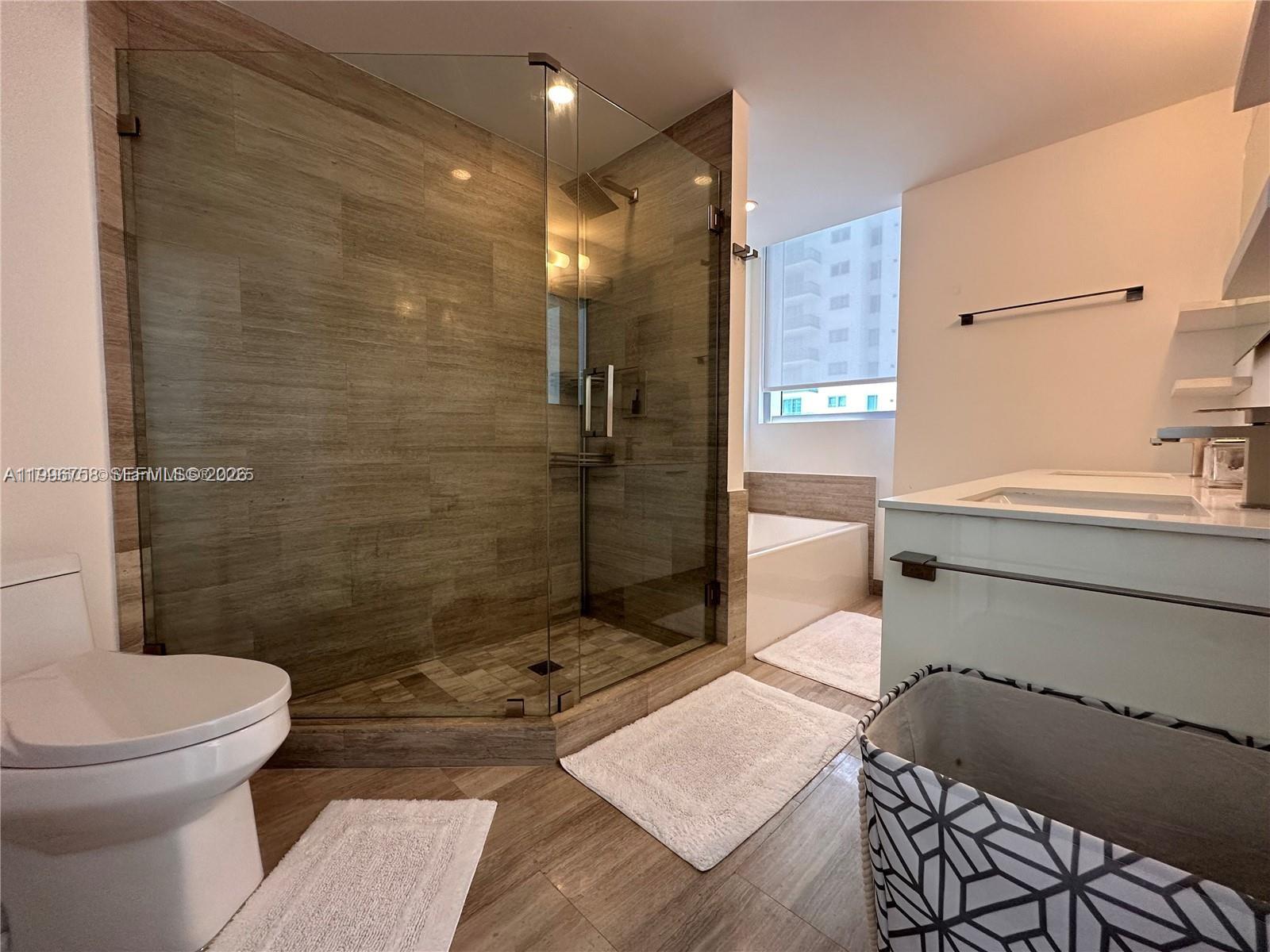 1300 Brickell Bay Dr #3206, Miami FL 33131