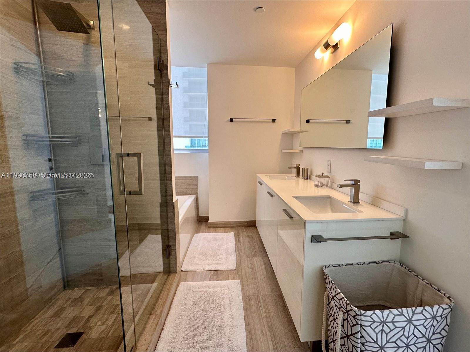 1300 Brickell Bay Dr #3206, Miami FL 33131