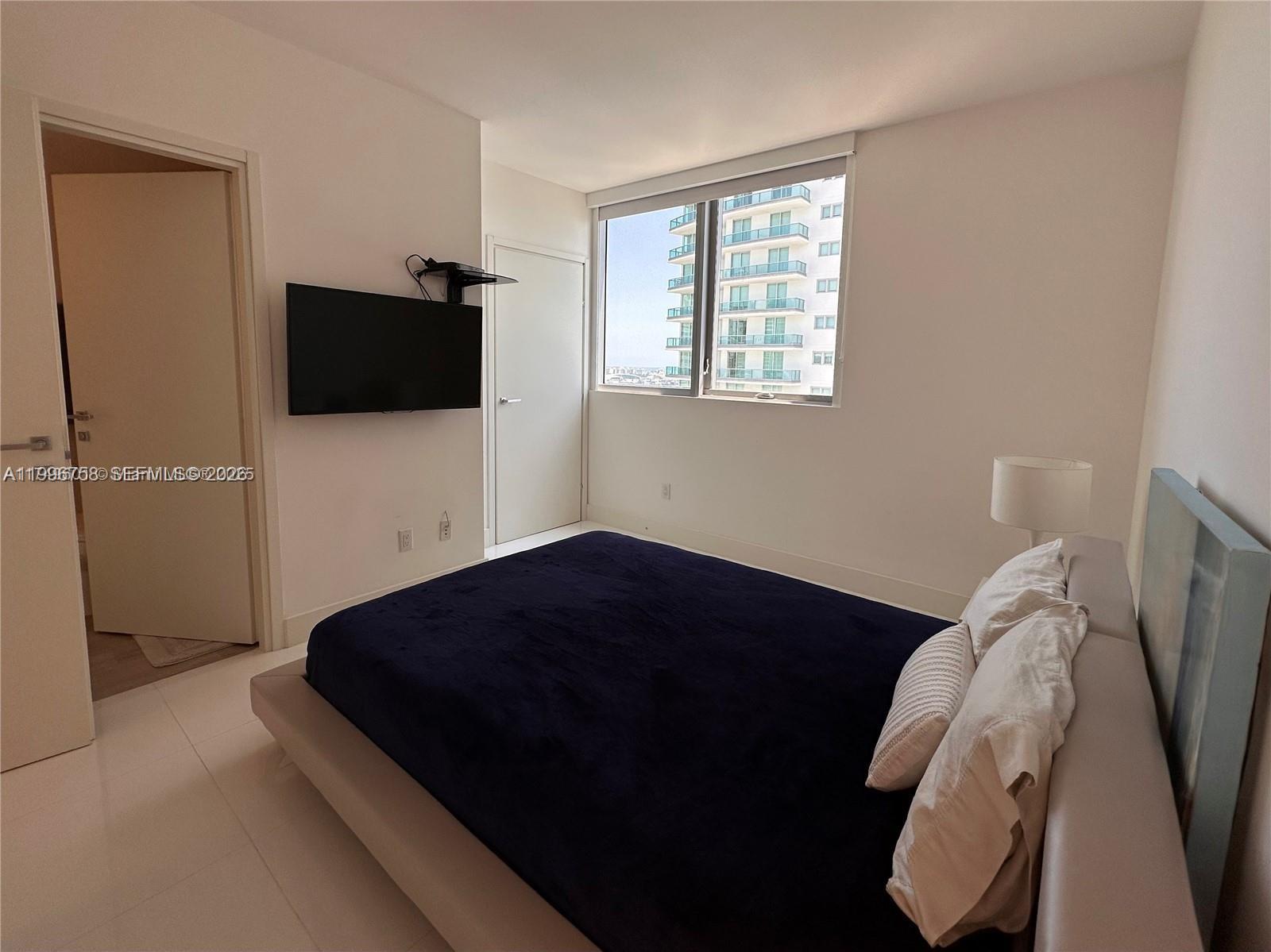 1300 Brickell Bay Dr #3206, Miami FL 33131