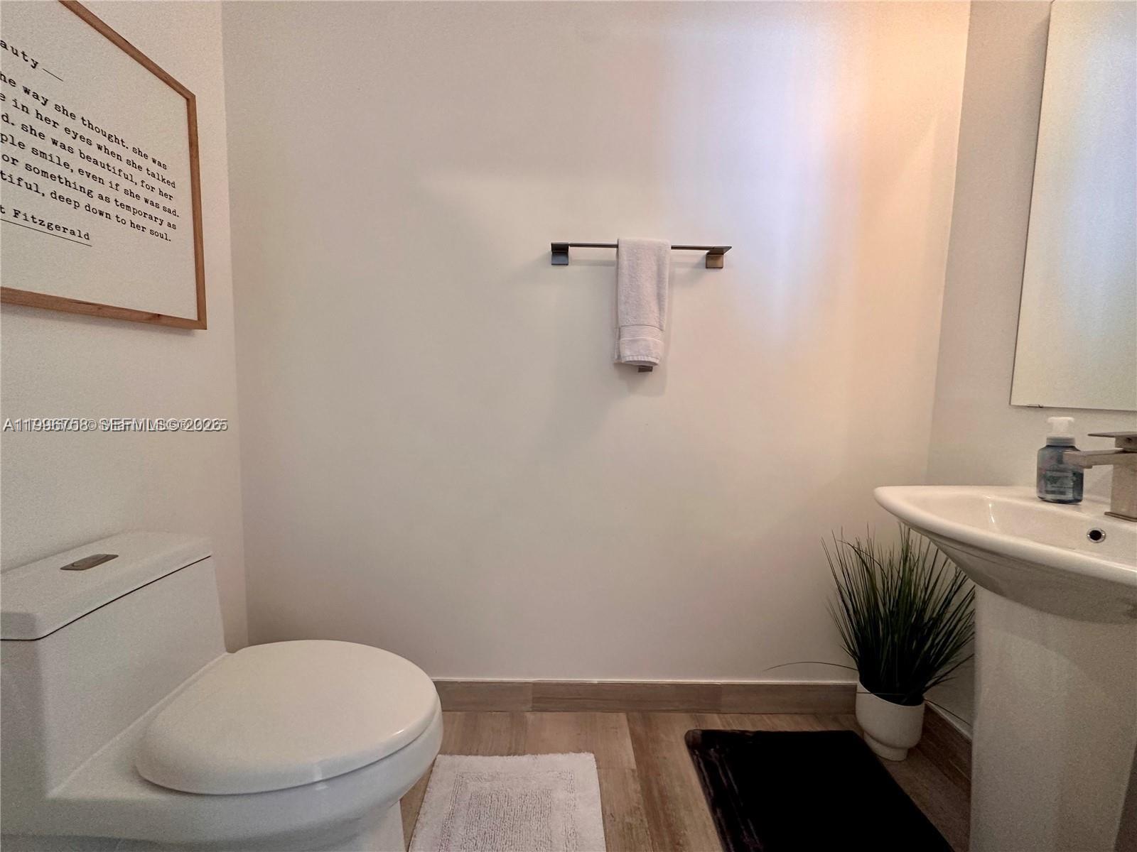 1300 Brickell Bay Dr #3206, Miami FL 33131