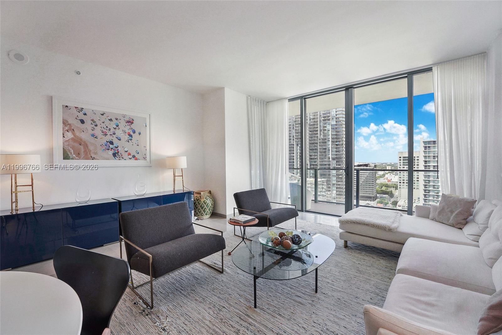 68 SE 6th St #2104, Miami FL 33131