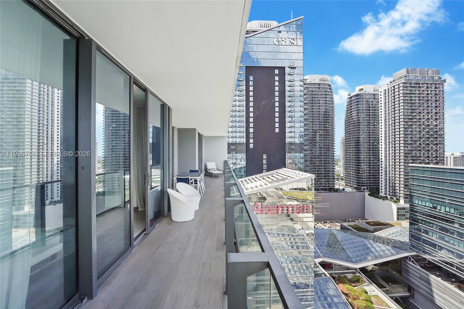 68 SE 6th St #2104, Miami FL 33131