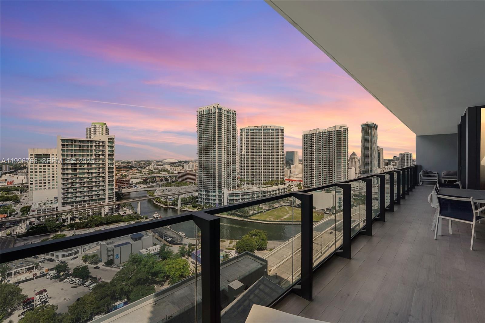 68 SE 6th St #2104, Miami FL 33131
