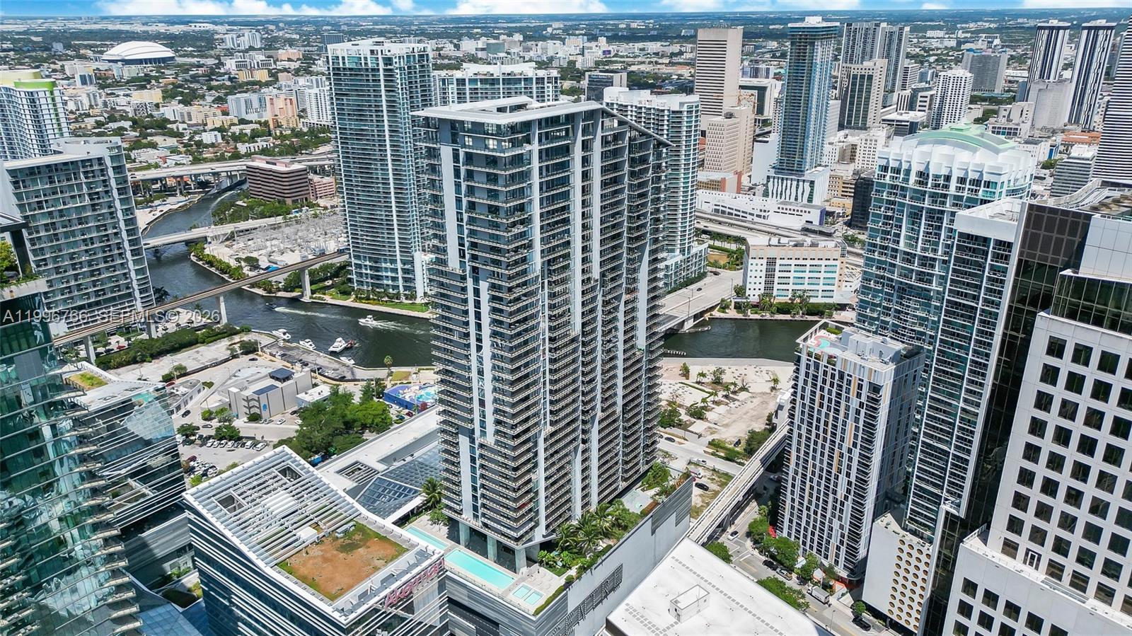 68 SE 6th St #2104, Miami FL 33131