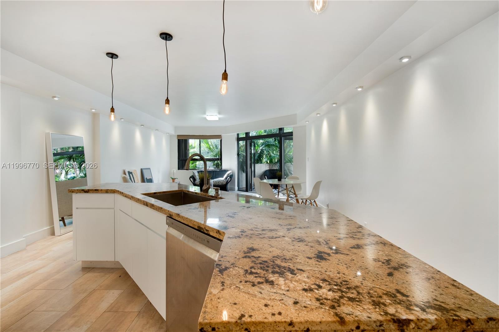 181 Crandon Blvd #104, Key Biscayne FL 33149