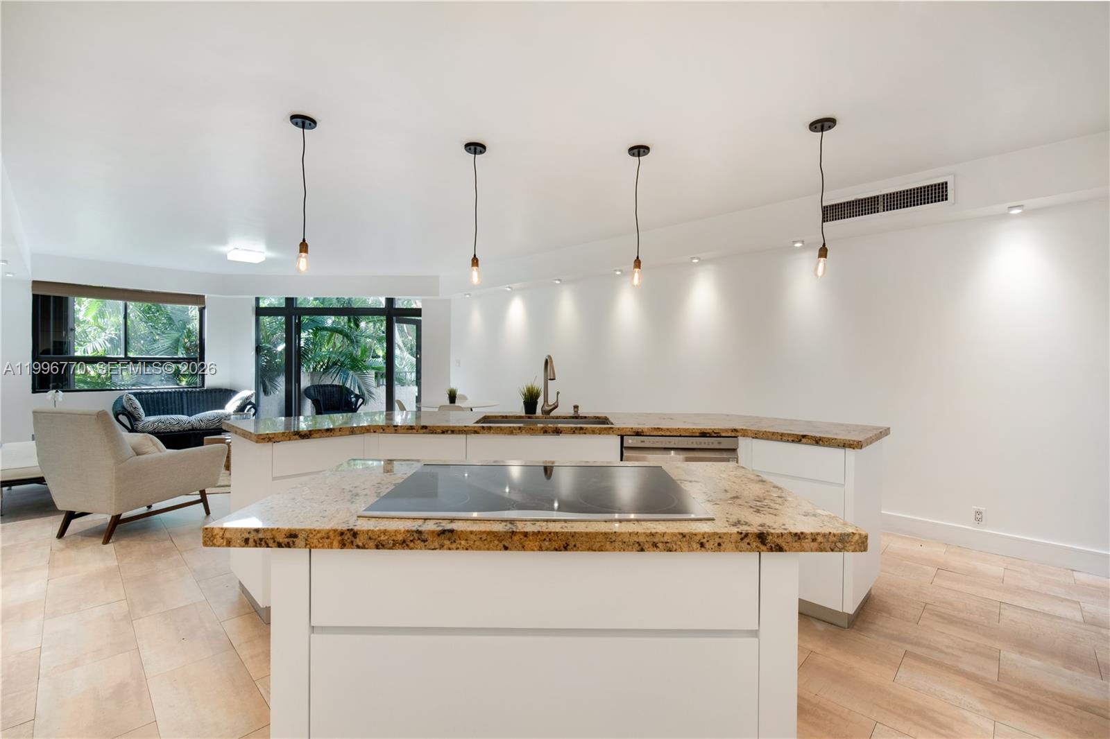 181 Crandon Blvd #104, Key Biscayne FL 33149