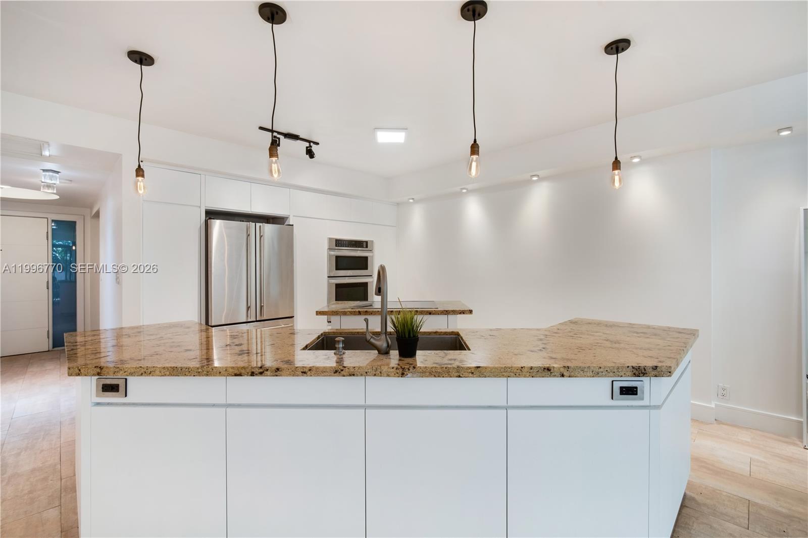 181 Crandon Blvd #104, Key Biscayne FL 33149