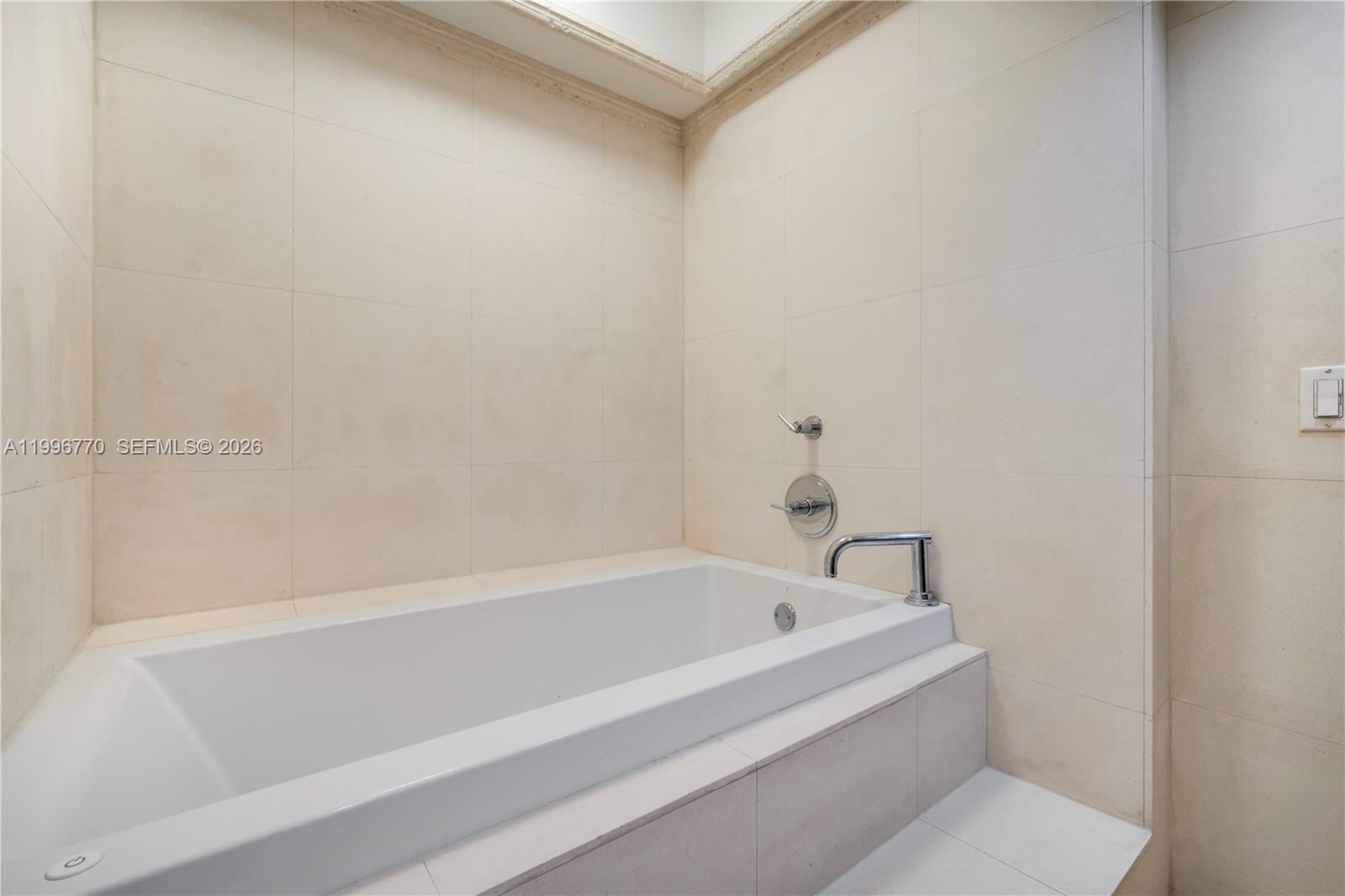 181 Crandon Blvd #104, Key Biscayne FL 33149