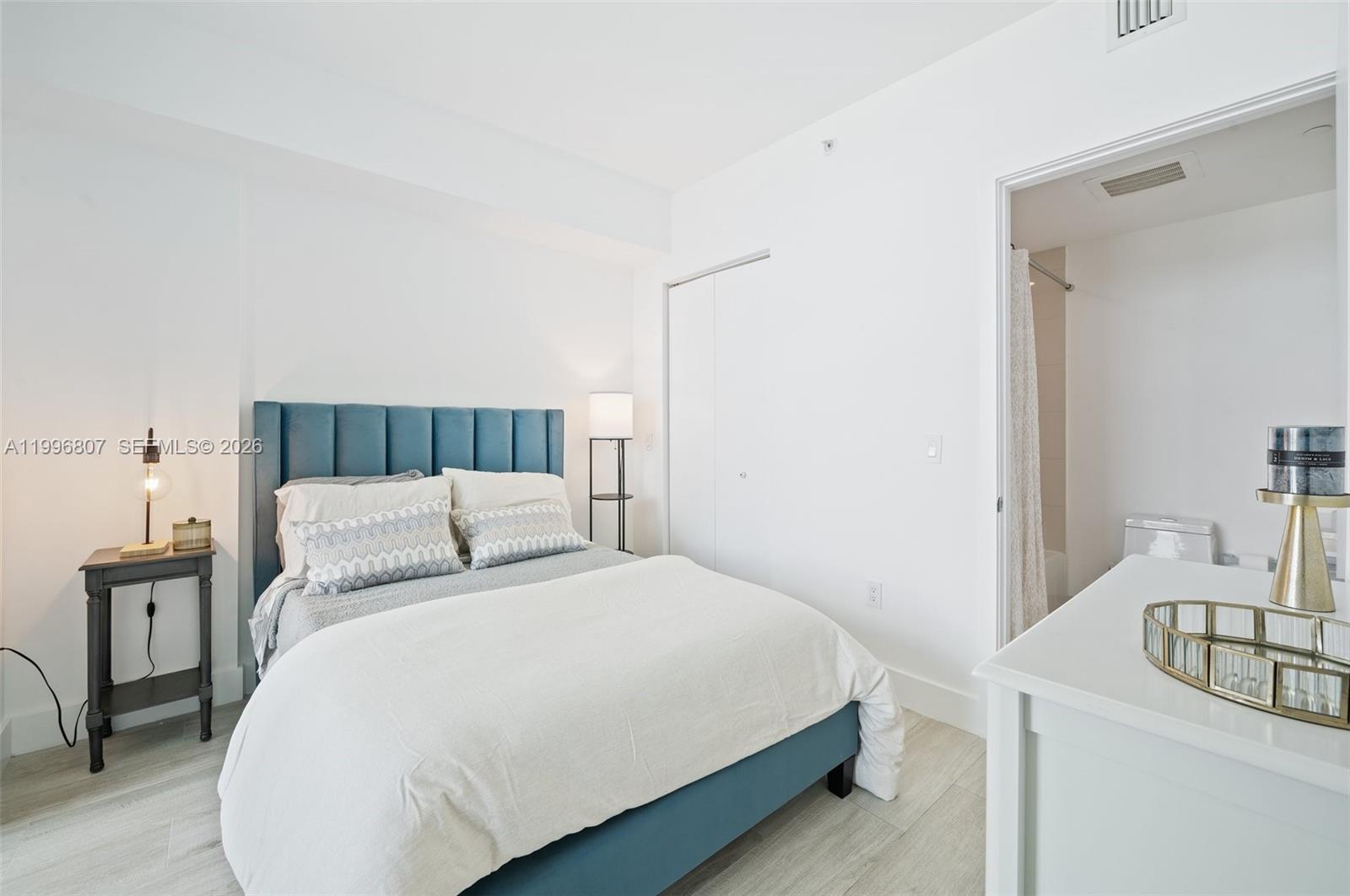 121 NE 34th St #2314, Miami FL 33137
