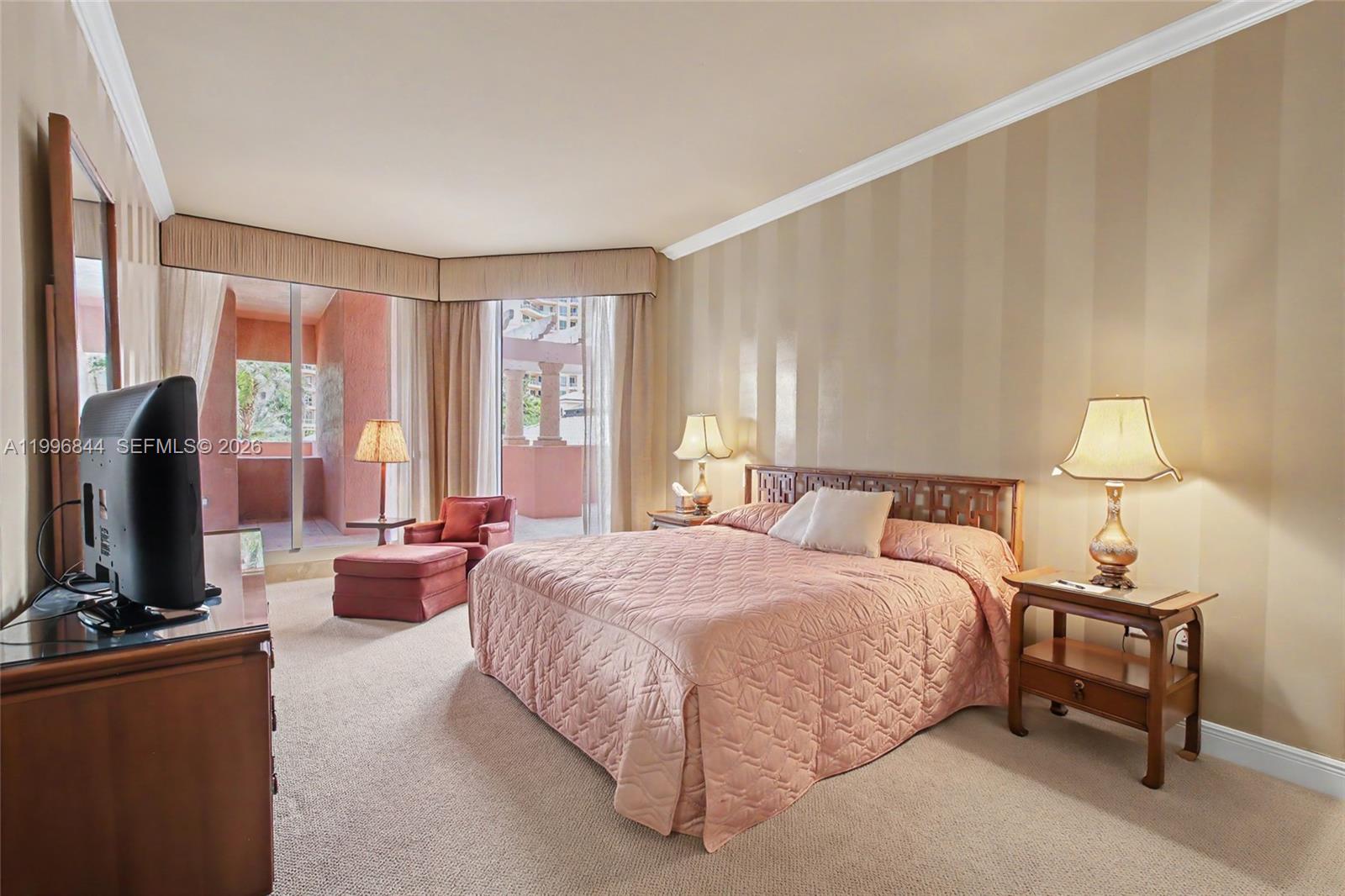 60 Edgewater Dr #3G, Coral Gables FL 33133
