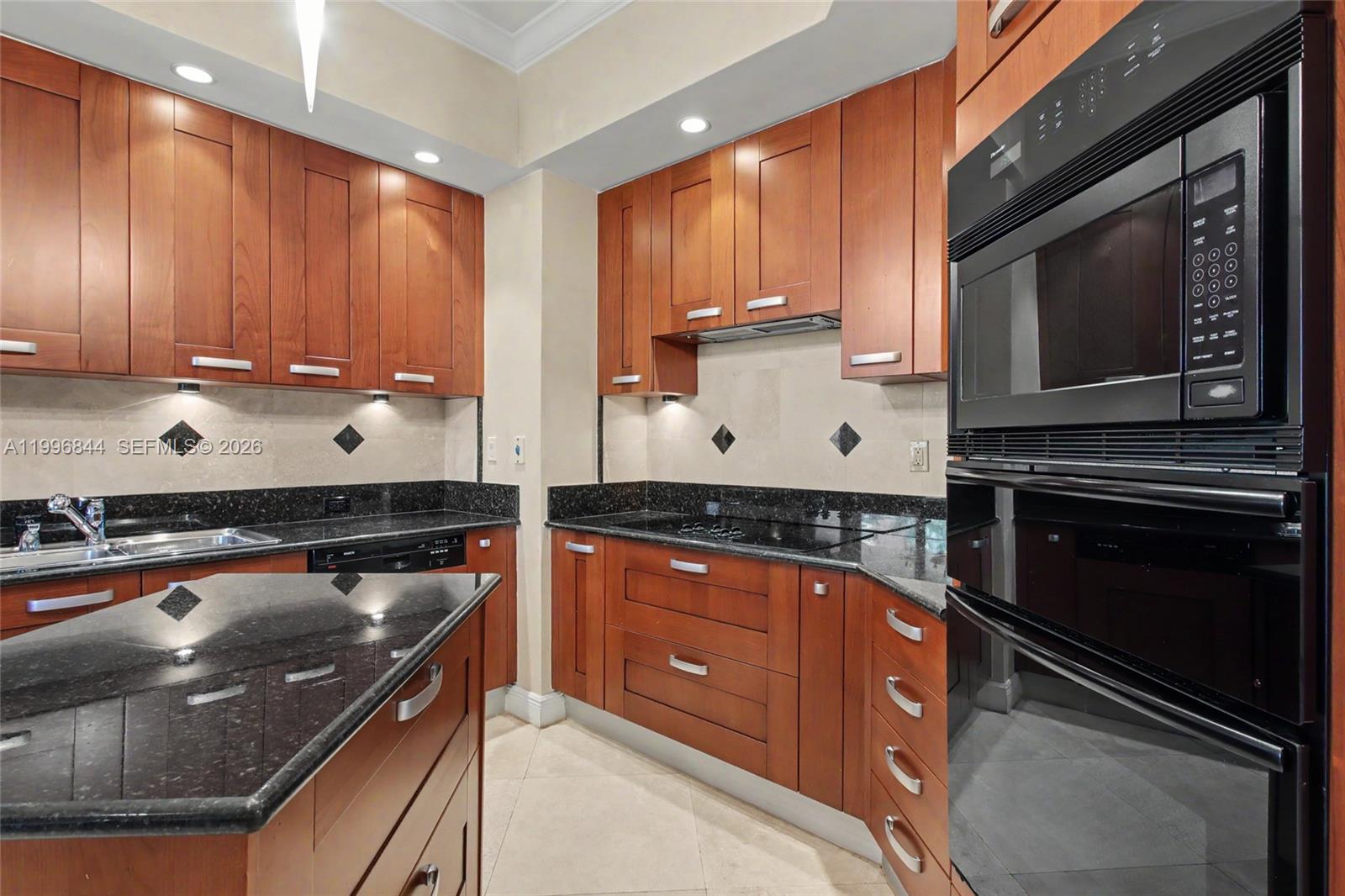 60 Edgewater Dr #3G, Coral Gables FL 33133