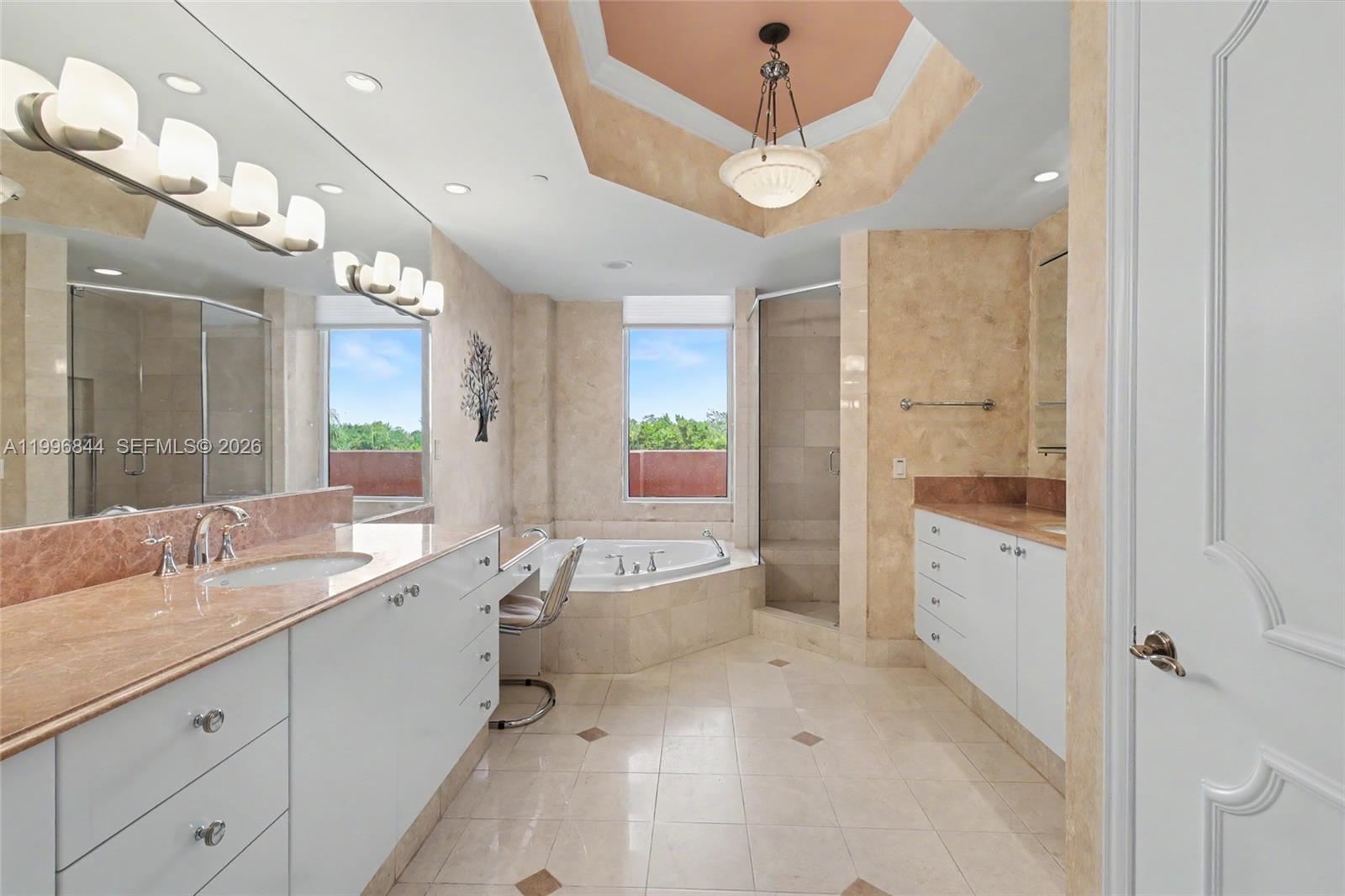 60 Edgewater Dr #3G, Coral Gables FL 33133