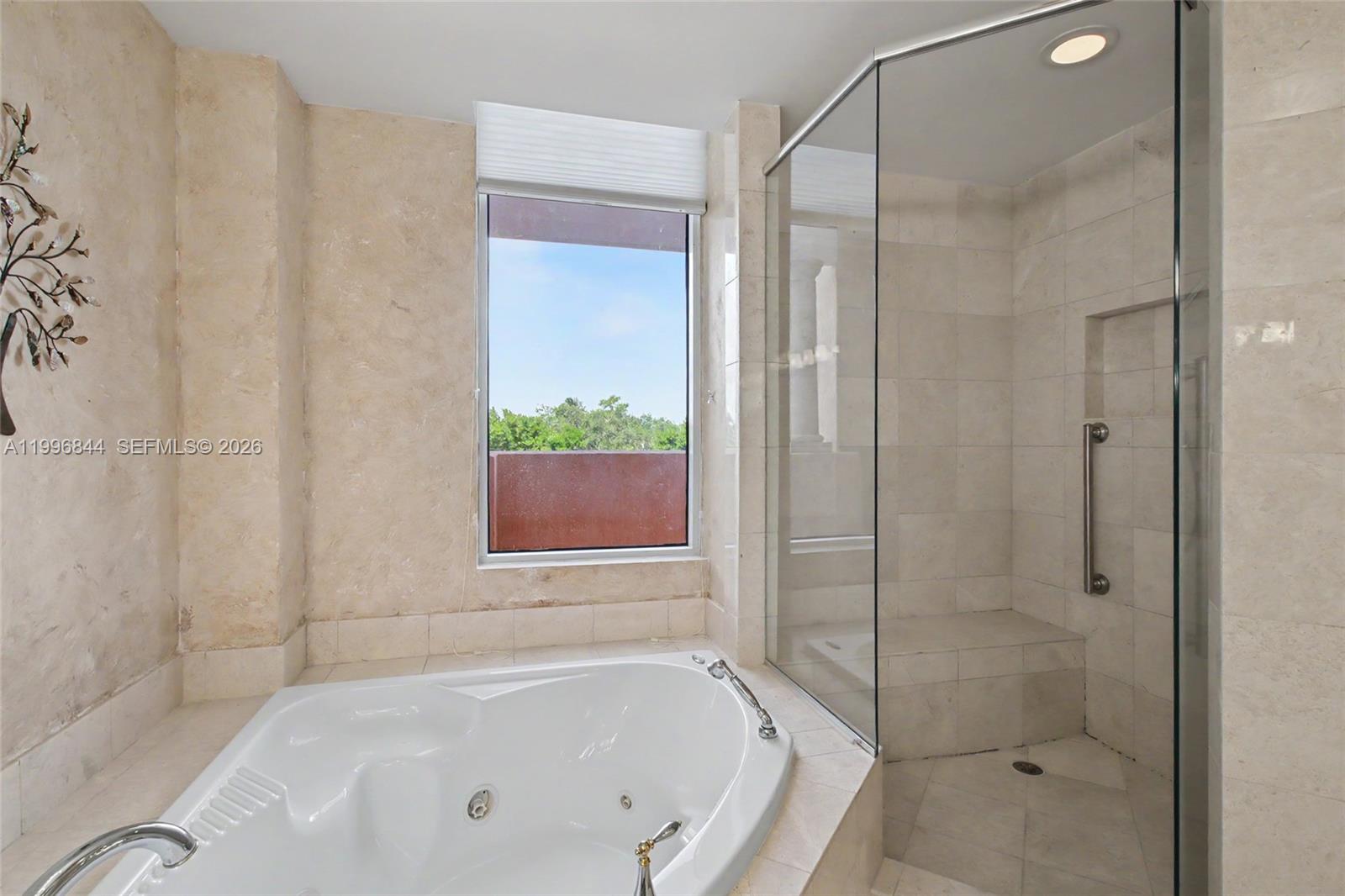 60 Edgewater Dr #3G, Coral Gables FL 33133