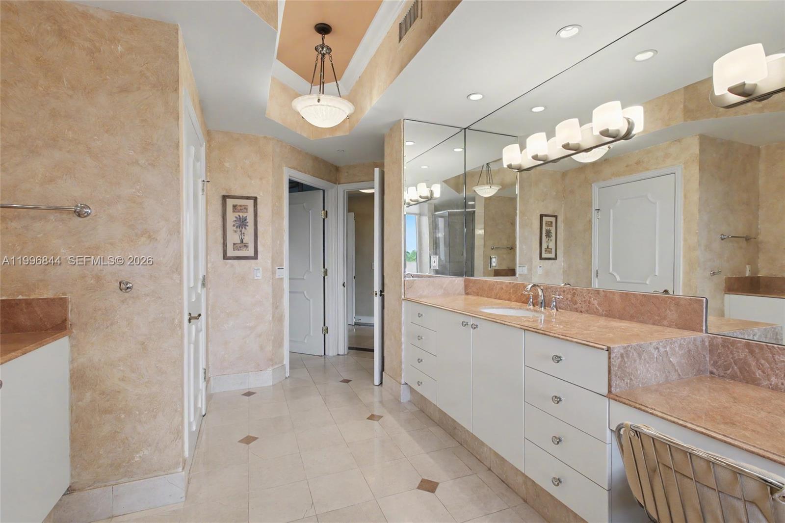 60 Edgewater Dr #3G, Coral Gables FL 33133