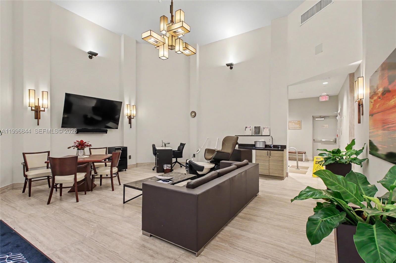 60 Edgewater Dr #3G, Coral Gables FL 33133