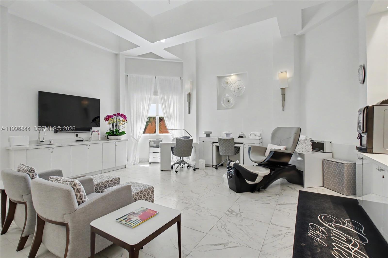 60 Edgewater Dr #3G, Coral Gables FL 33133