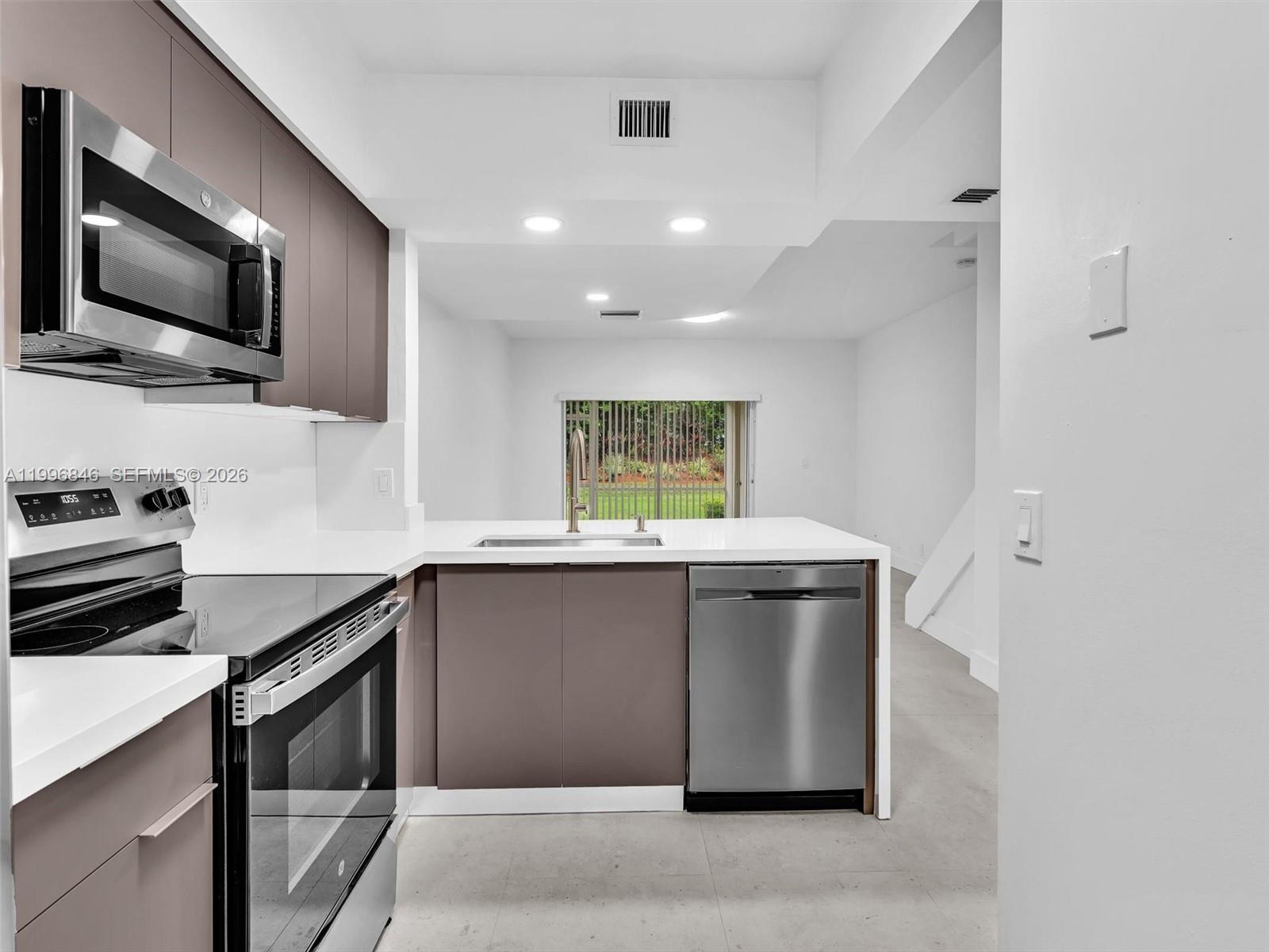 8 Key West Ct #8, Weston FL 33326