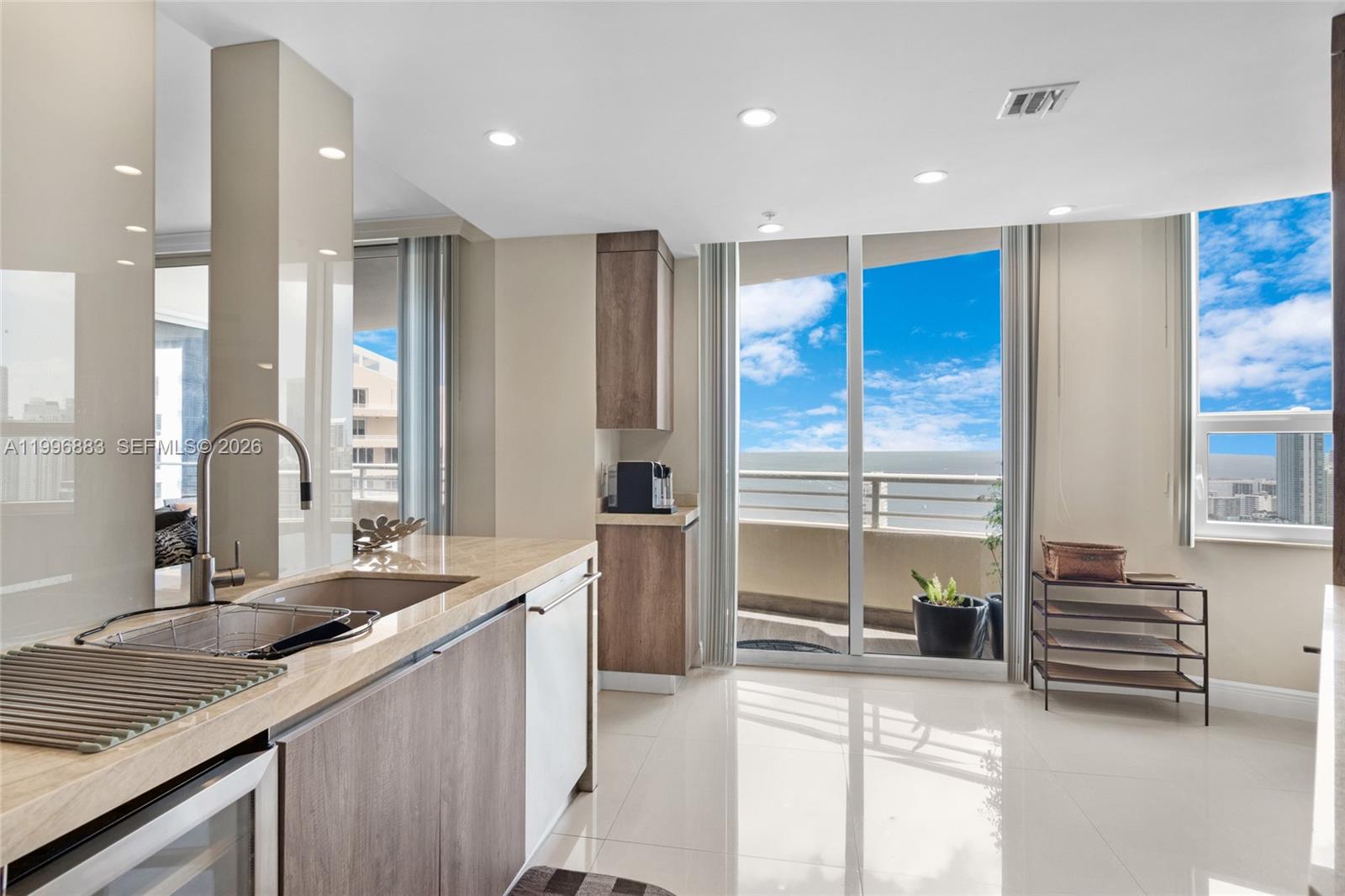 848 Brickell Key Dr #3905, Miami FL 33131