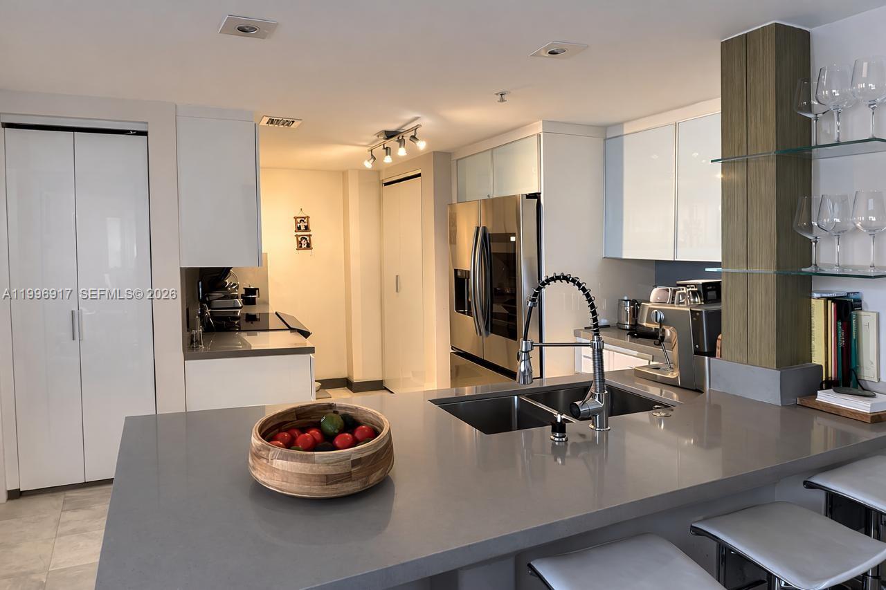 701 Brickell Key Blvd #1611, Miami FL 33131