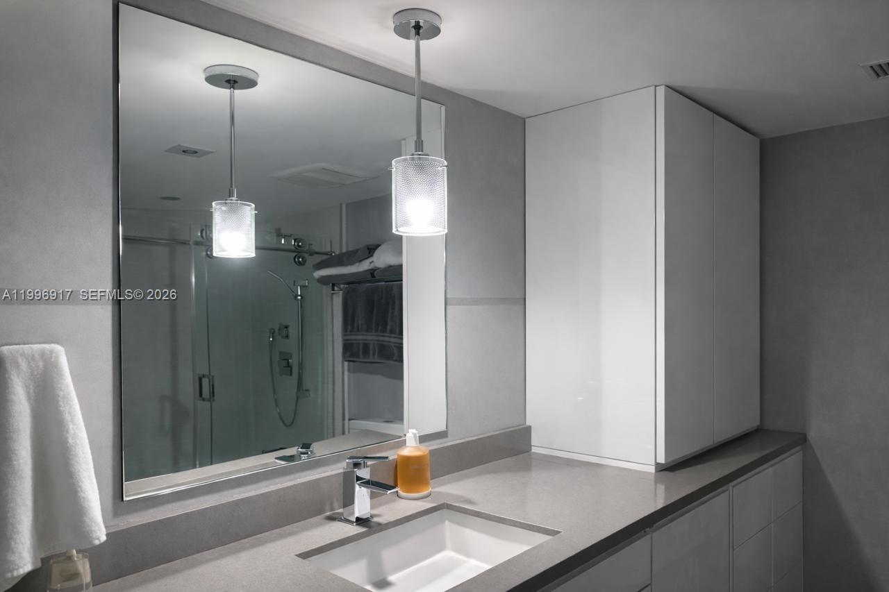 701 Brickell Key Blvd #1611, Miami FL 33131