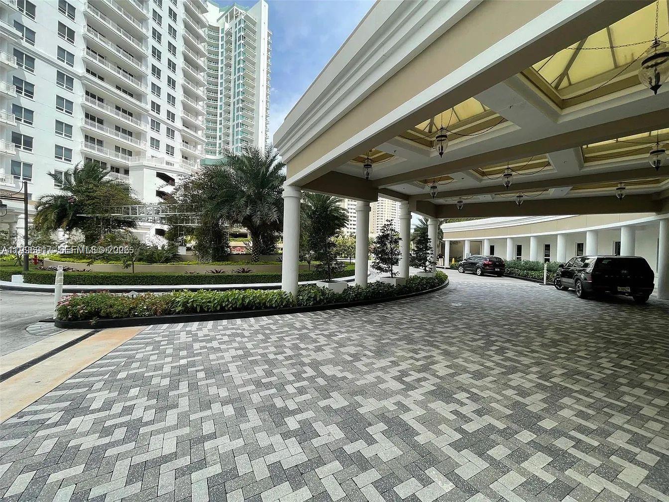 701 Brickell Key Blvd #1611, Miami FL 33131