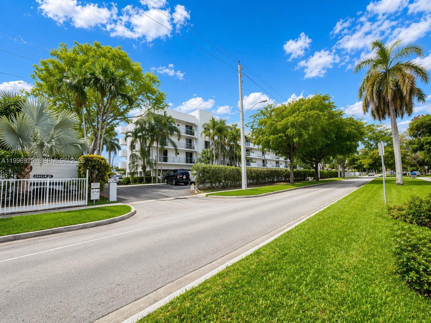 2370 NE 135th St #405, North Miami FL 33181