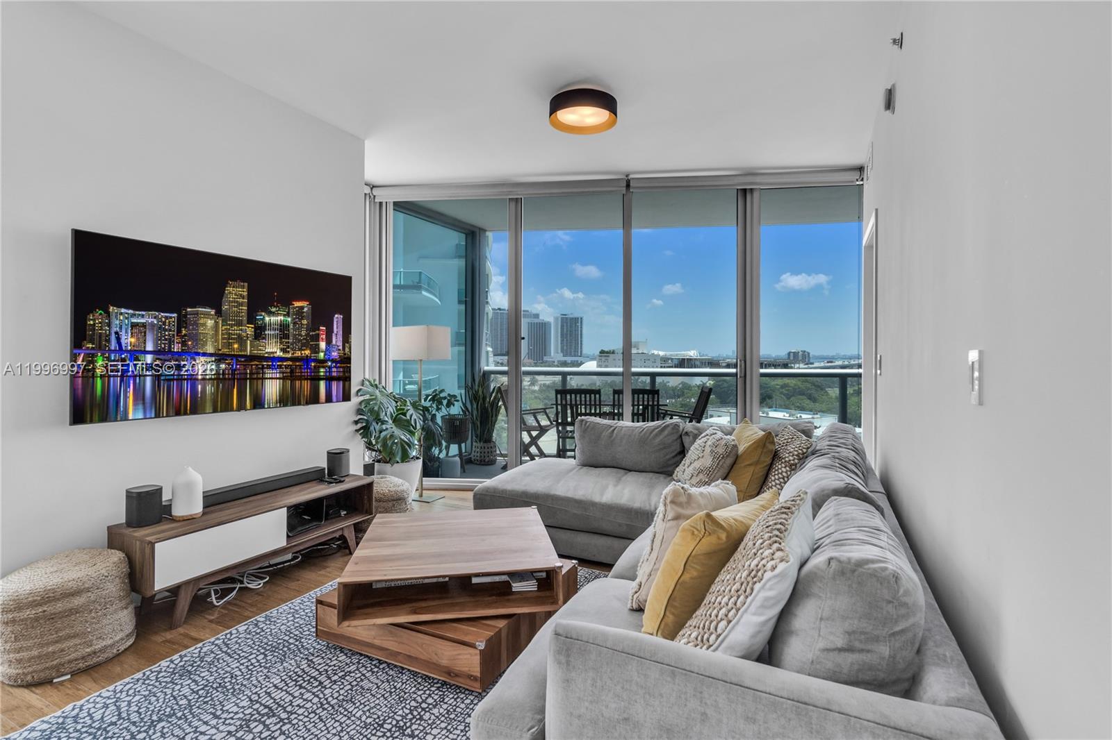 888 Biscayne Boulevard #812, Miami FL 33132
