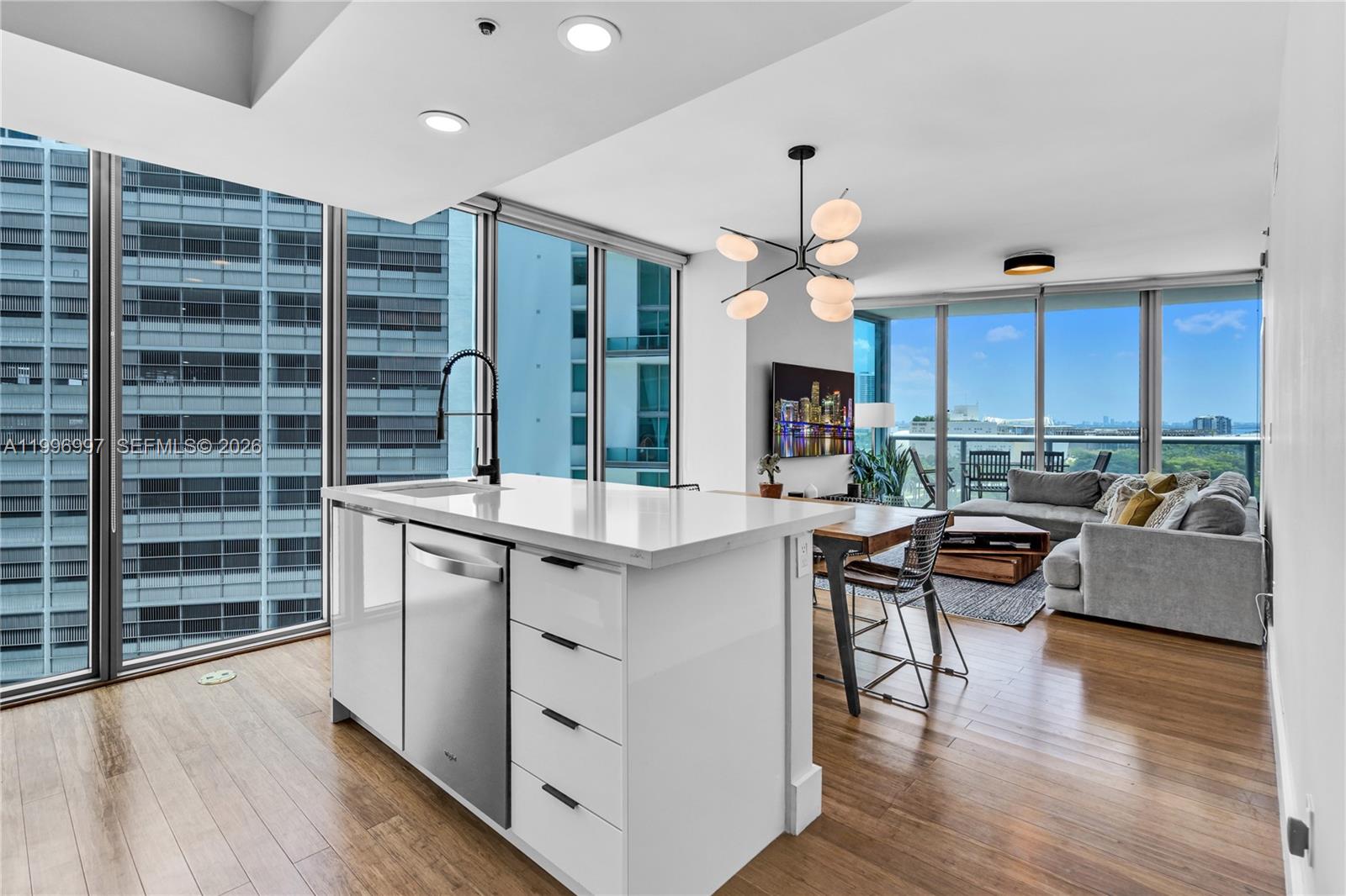 888 Biscayne Boulevard #812, Miami FL 33132