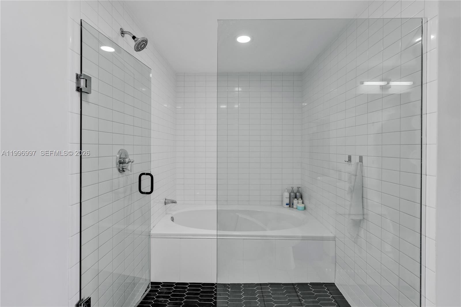 888 Biscayne Boulevard #812, Miami FL 33132
