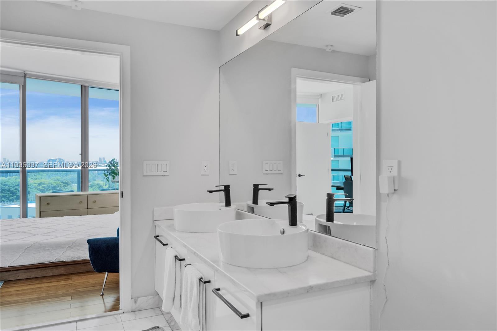 888 Biscayne Boulevard #812, Miami FL 33132