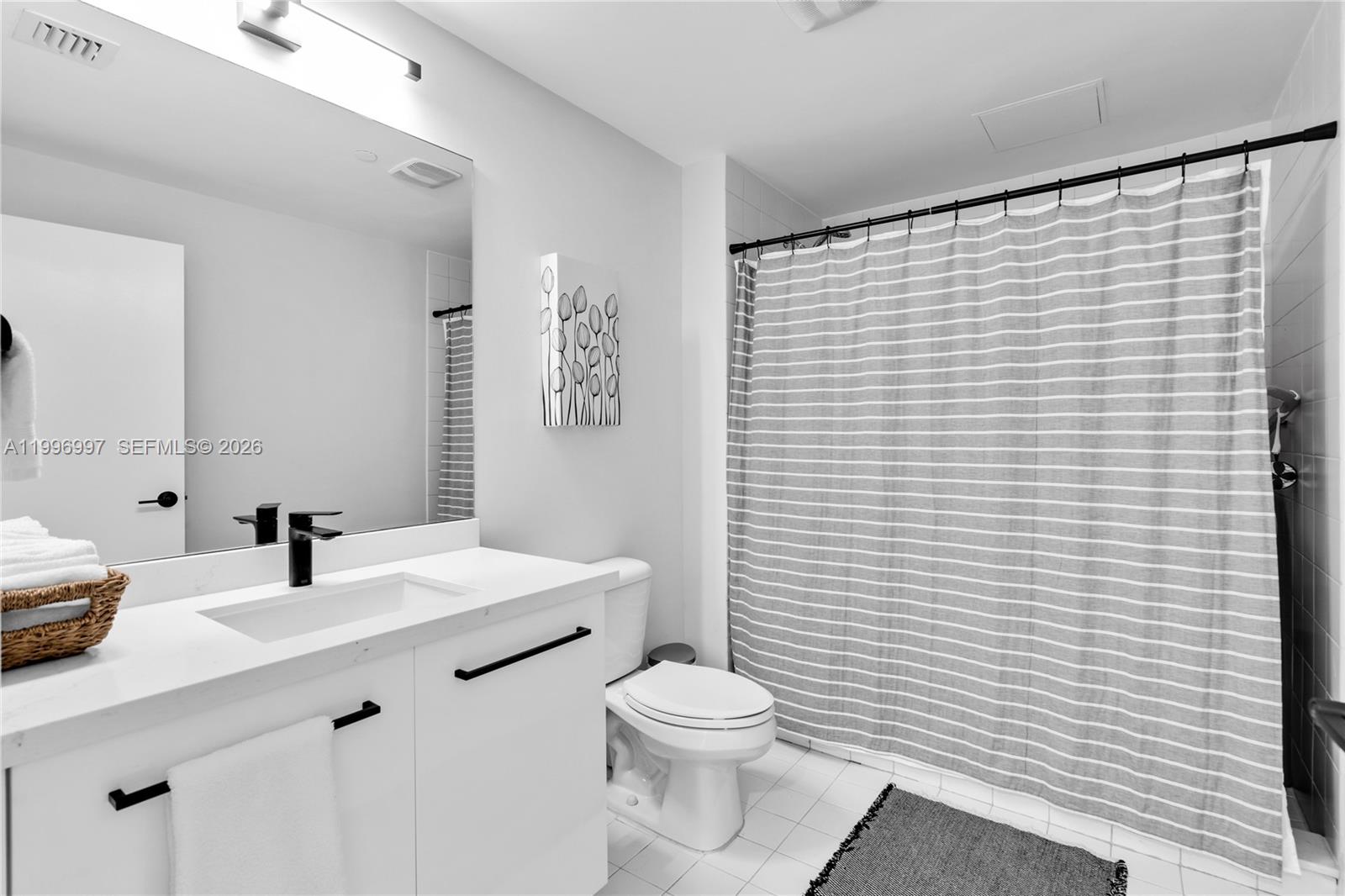 888 Biscayne Boulevard #812, Miami FL 33132