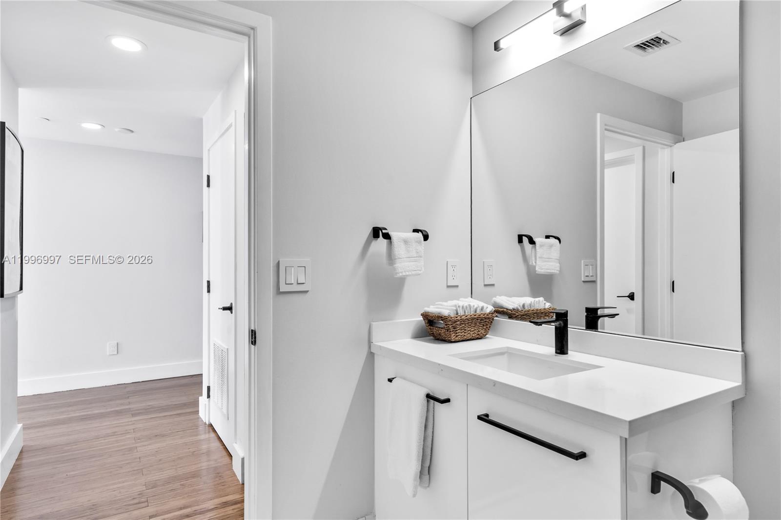 888 Biscayne Boulevard #812, Miami FL 33132