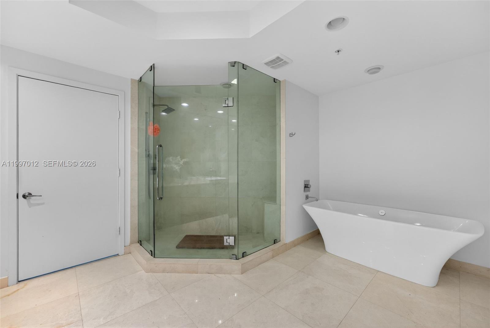 17301 Biscayne Blvd #1401, North Miami Beach FL 33160