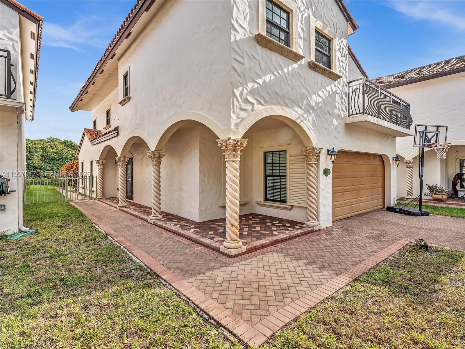 2901 Hidden Harbour St, Dania Beach FL 33312