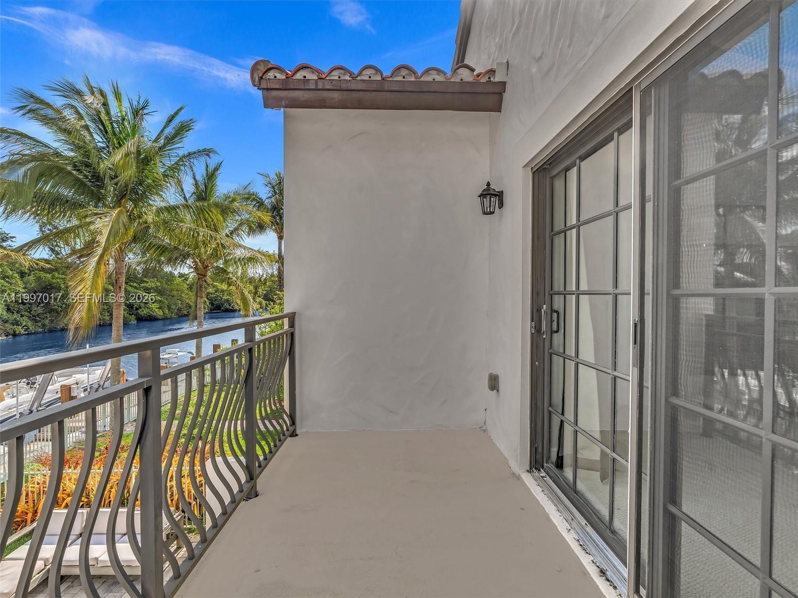 2901 Hidden Harbour St, Dania Beach FL 33312