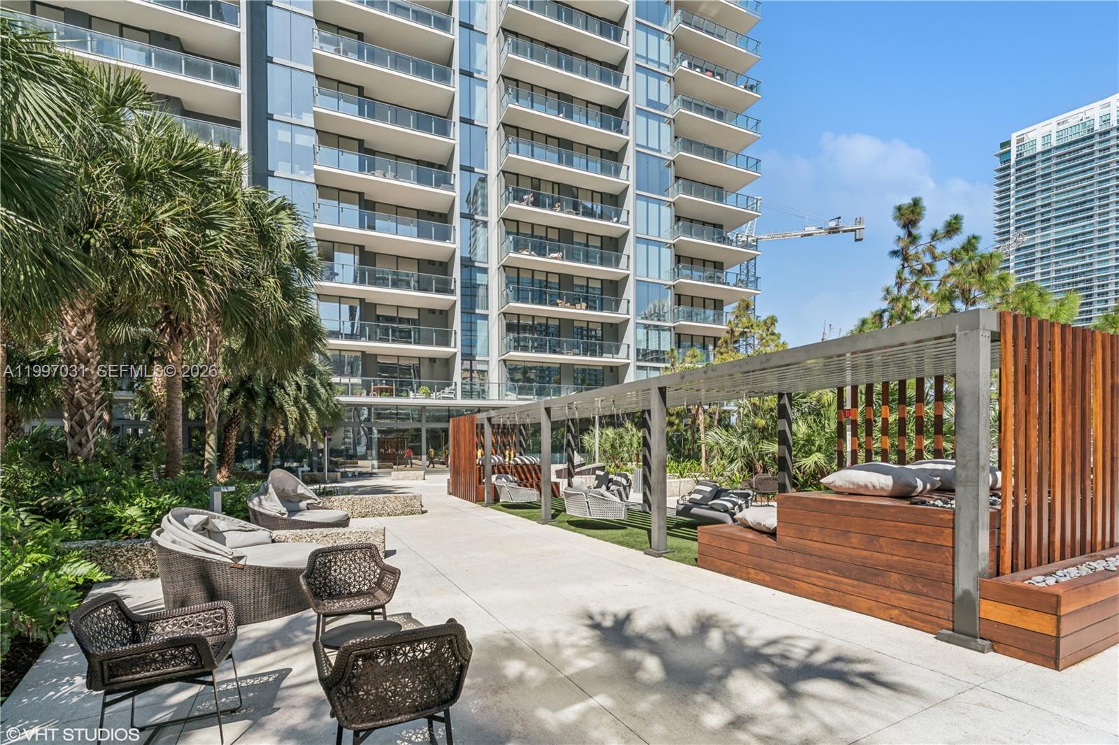 88 SW 7th St #1804, Miami FL 33130