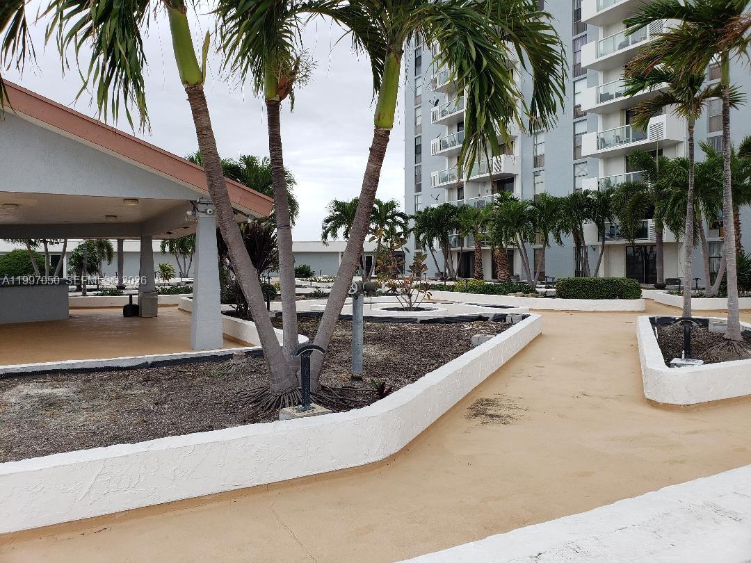 13499 Biscayne Blvd #1105, North Miami FL 33181